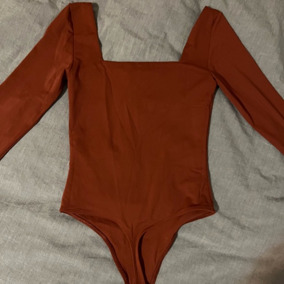 ⭐️BRAND NEW⭐️ Babaton Contour Bodysuit - Picture 4 of 4
